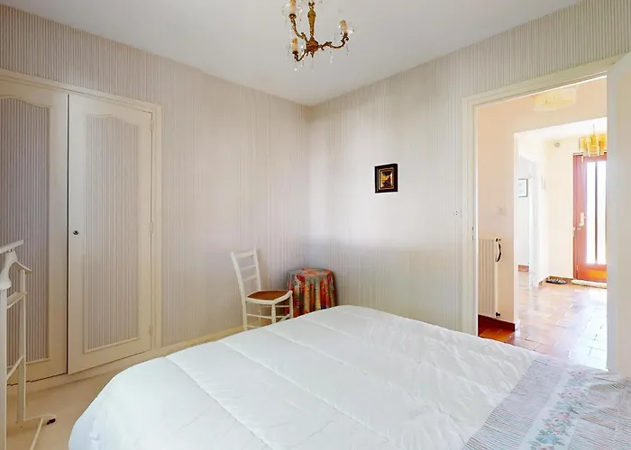 2 Bedroom Beautiful Home In Royan