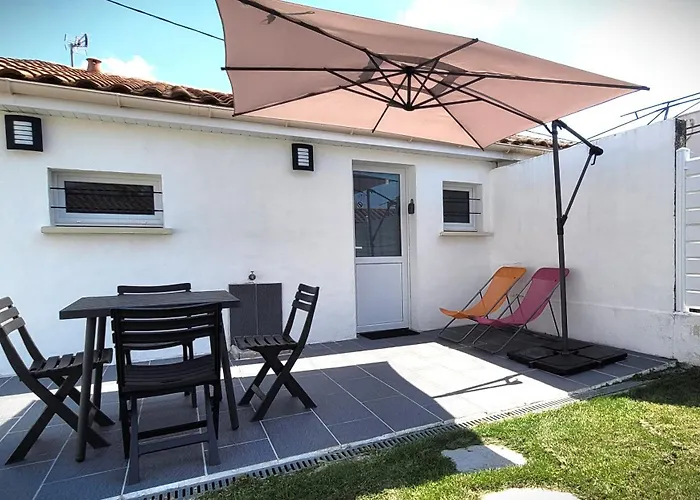 Maison pour 2 à 4 personnes avec jardin proche de la plage et des commerces ROYAN
