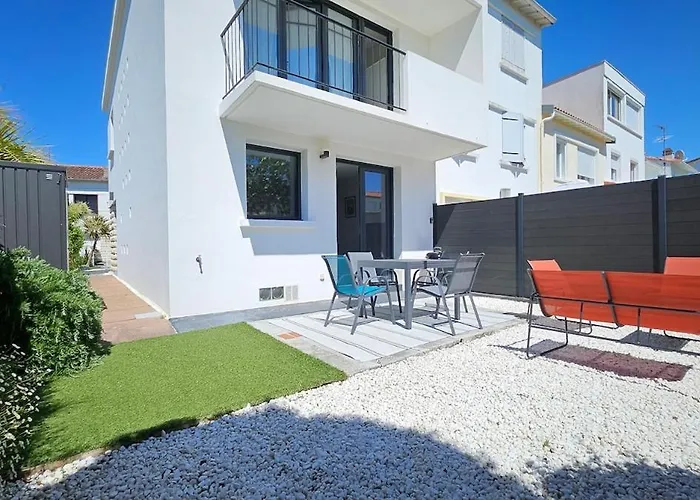 3Star 1950S House, 3 Bedrooms, 6 People, Walk To Beach Center