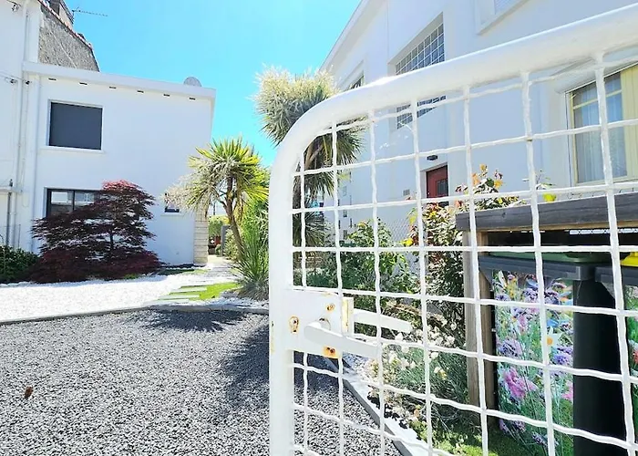 3Star 1950S House, 3 Bedrooms, 6 People, Walk To Beach Center